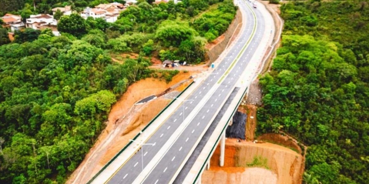 Novo complexo viário amplia a mobilidade urbana e cria rota alternativa para desafogar o trânsito na região. Foto: Jonathan Lins/Secom Maceió
