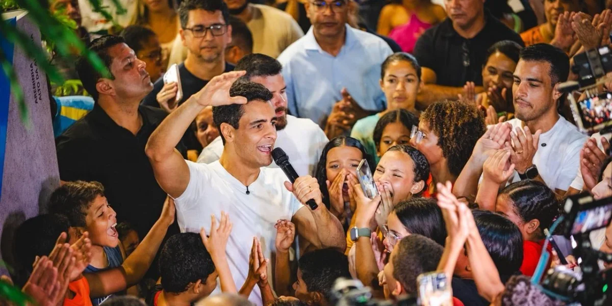 O prefeito JHC no Benedito Bentes. - Foto: Jonathan Lins/Secom Maceió